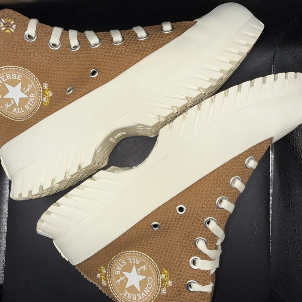 Size 8.5 - Converse Chuck Taylor All Star Lugged Platform 2.0 High Autumn, 9/10